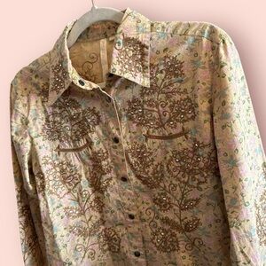 Martini Ranch Embroidered Beaded Button-Down Shirt in Beige and Pink